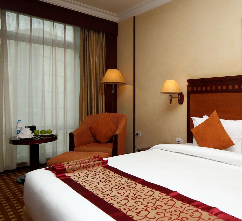 Ramada Riyadh Hotel Exterior foto