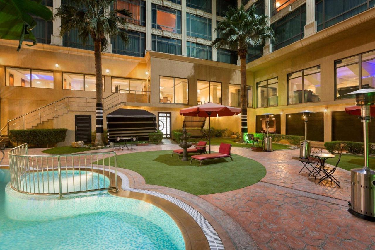 Ramada Riyadh Hotel Exterior foto