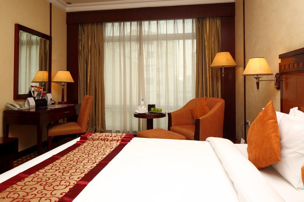 Ramada Riyadh Hotel Exterior foto