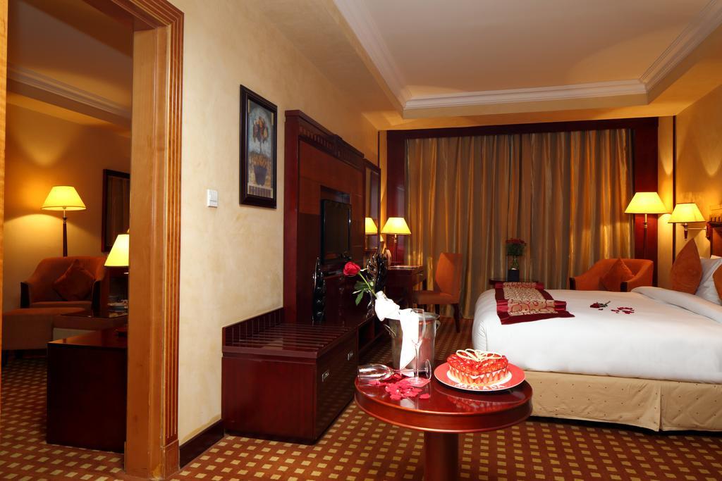 Ramada Riyadh Hotel Exterior foto