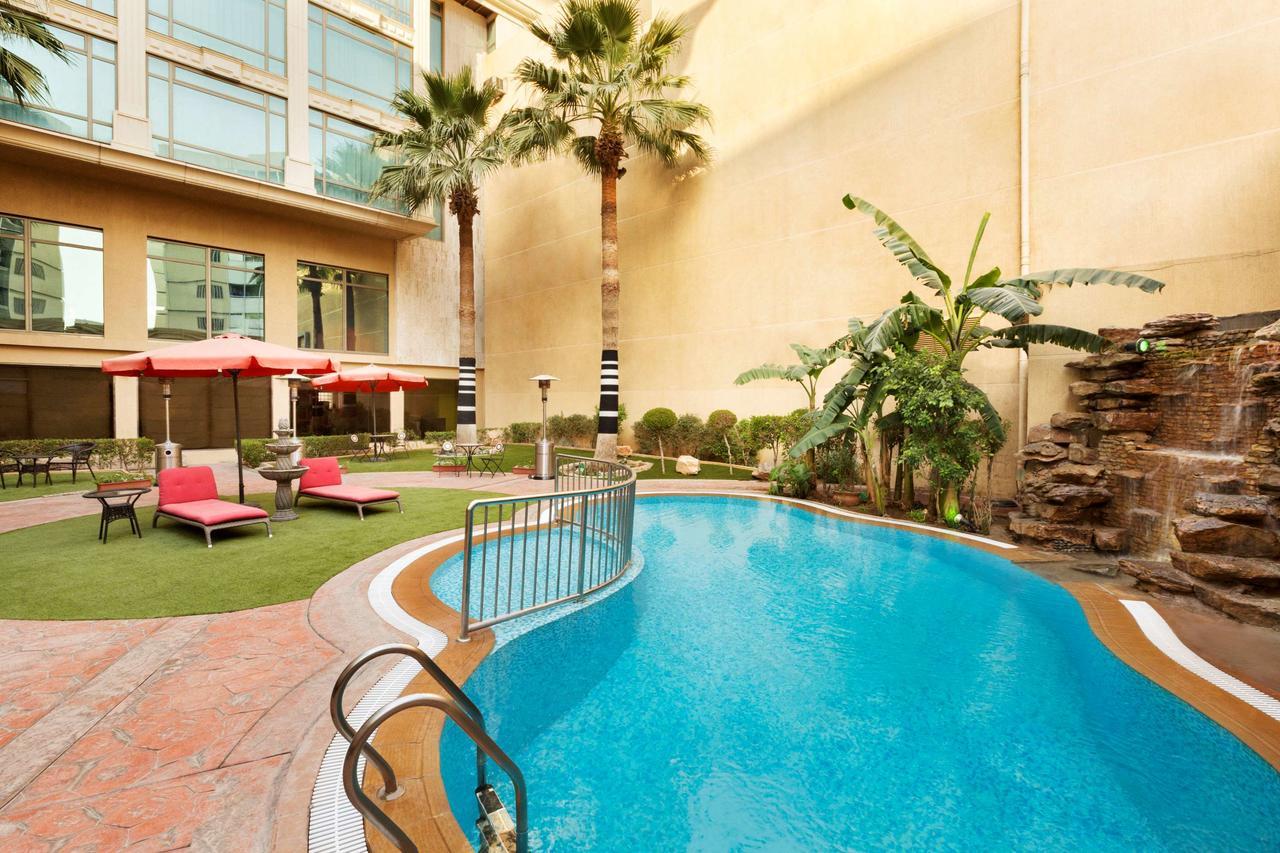 Ramada Riyadh Hotel Exterior foto