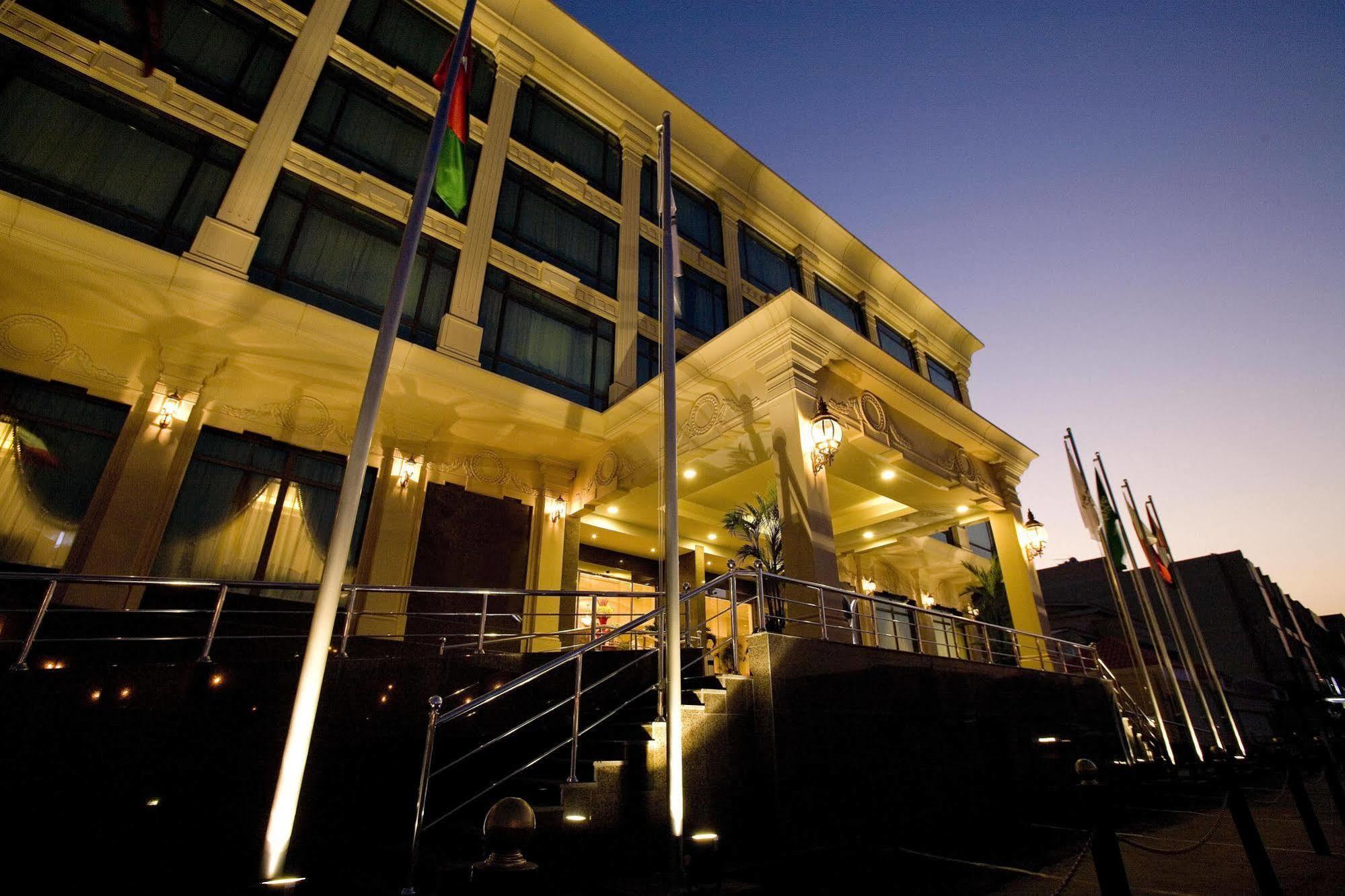 Ramada Riyadh Hotel Exterior foto