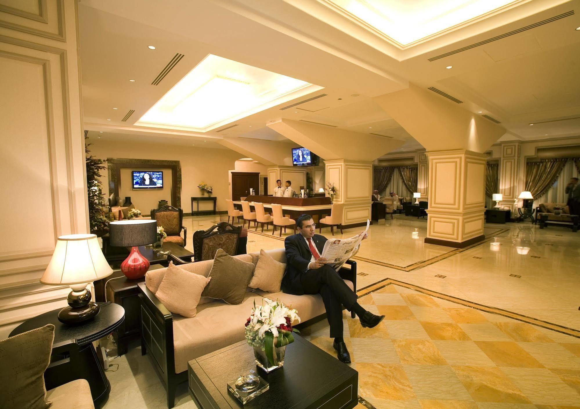 Ramada Riyadh Hotel Interior foto